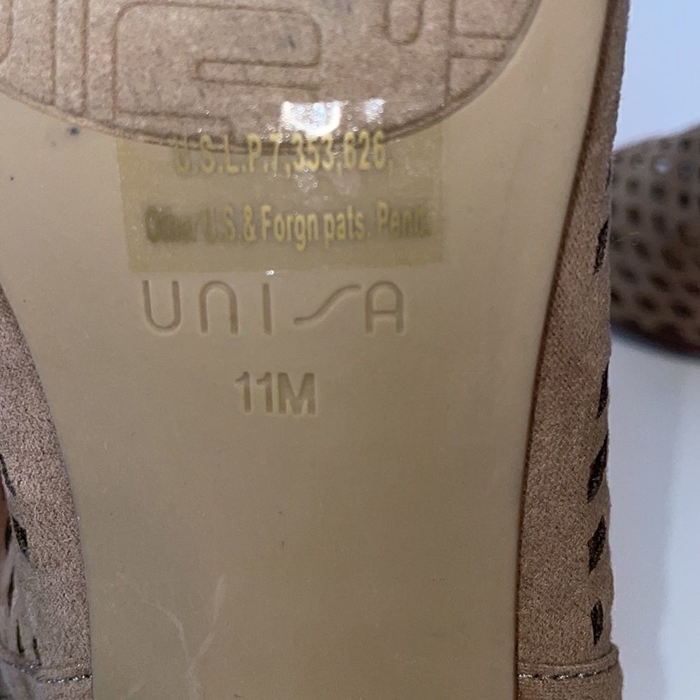 Unisa Laser Cut Block Heel Sandals 11M Tan Excellent Perforated Ankle Strap - Picture 7 of 7